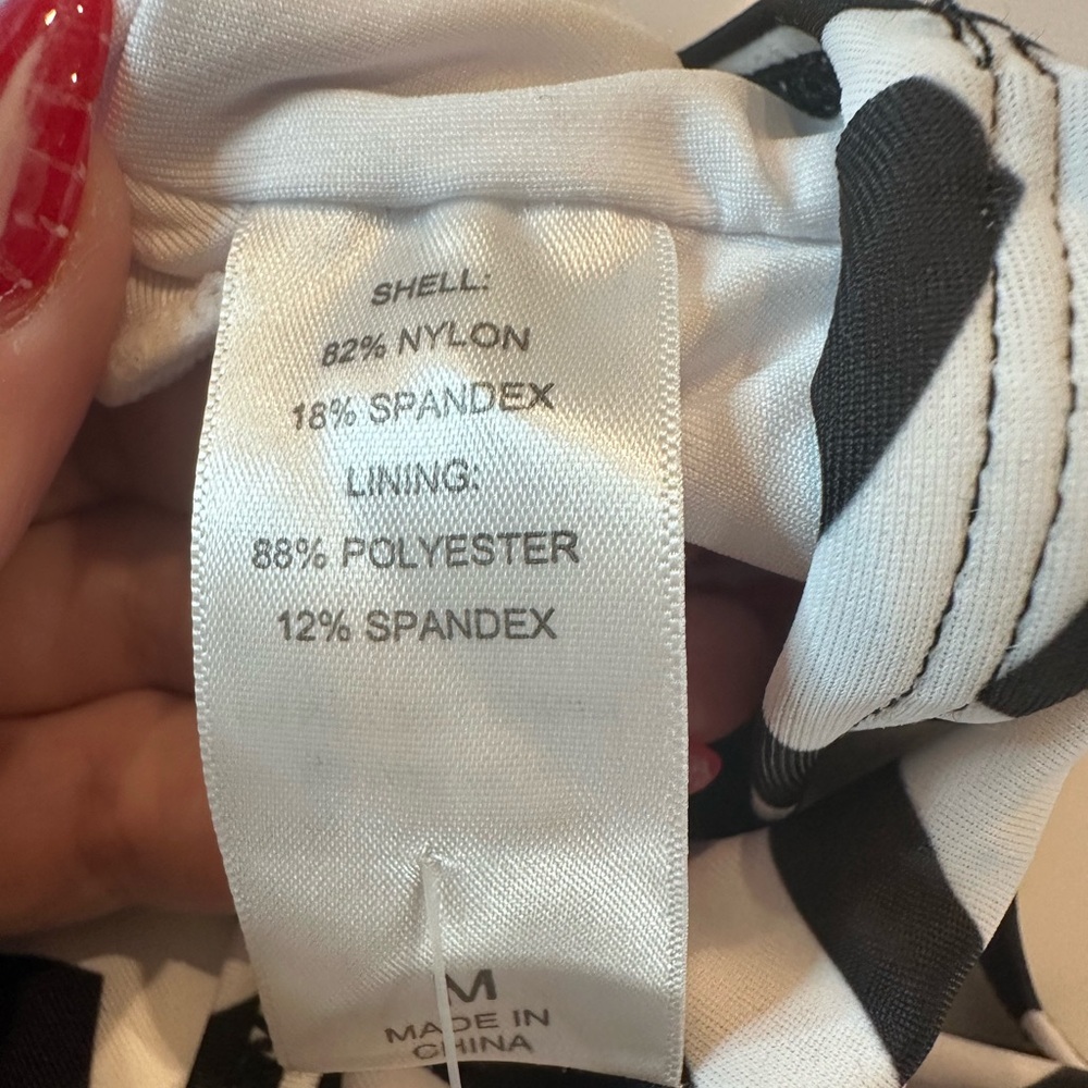 NWT Walk on beach Black and White Chevron Striped Halter Tankini Swim Top Medium - Picture 8 of 8